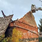 Hasiči zasahovali u destrukce neobydleného objektu na sídlišti v Lošticích