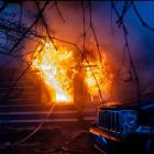 Při tragickém požáru chalupy na Rychnovsku zemřel člověk