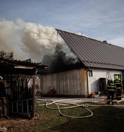 Hasiči likvidovali požár rodinného domu v obci Nemojov