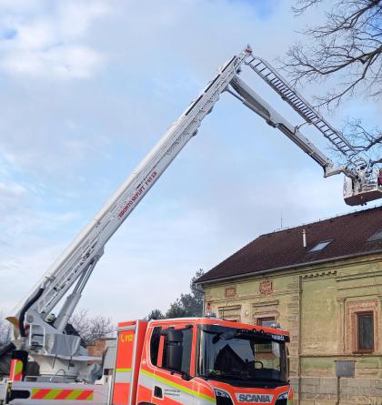 Hasiči zasahovali ve Velkém Vřešťově při požáru komína