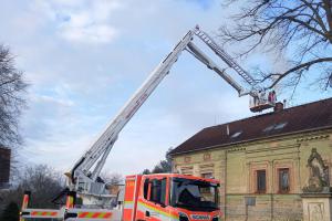 Hasiči zasahovali ve Velkém Vřešťově při požáru komína