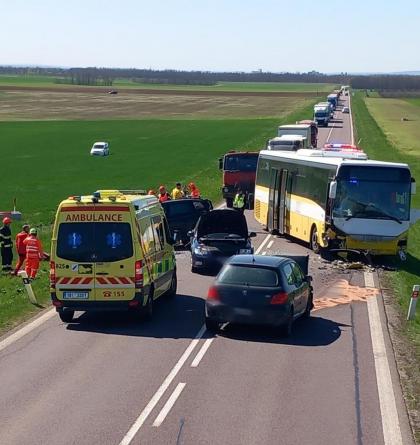 Nehoda zastavila hlavní tah na Znojemsku