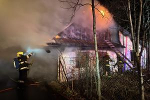 Ranní požár neobydleného objektu si vyžádal vyhlášení II.stupně