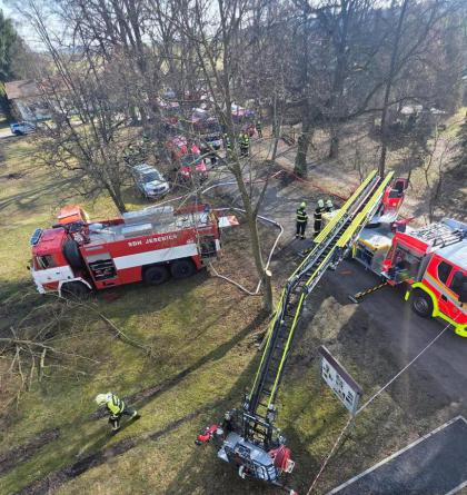 Hasiči zasahovali u požáru nádražní budovy