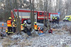 Hasiči museli vyprostit řidičku pomocí hydrauliky