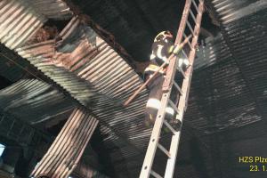 Hasiči likvidovali požár v objektu zemědělské společnosti, odhad škody dva miliony