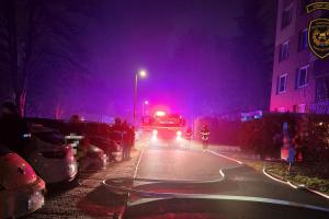 Uherské Hradiště: Hasiči likvidovali požár v 5.patře bytového domu