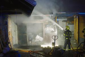 Noční požár hospodářské budovy na Opavsku