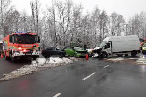 Při nehodě na silnici ve Vintířově se zranily tři osoby