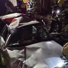 Po vážné nehodě skončilo auto v potoce