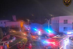 U požáru hospodářské budovy v obci Racková zasahovalo jedenáct jednotek