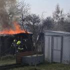 Hasiči likvidovali požár chatky v Štítarech Hasiči likvidovali požár chatky v Štítarech