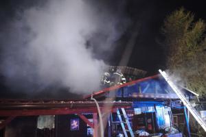 Požár budovy v autokempu u Rozkoše