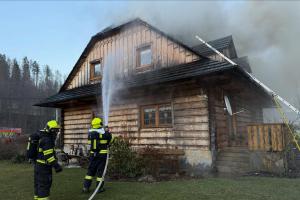 Požár zachvátil rodinný dům v Dolní Lomné